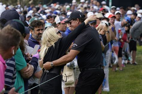 phil mickelsons wife|Photo of Phil Mickelson, wife Amy goes viral at US Open .